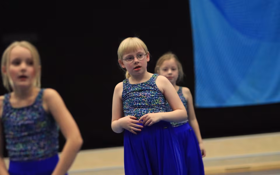 Mini Dancers Fra Outrup Strålede