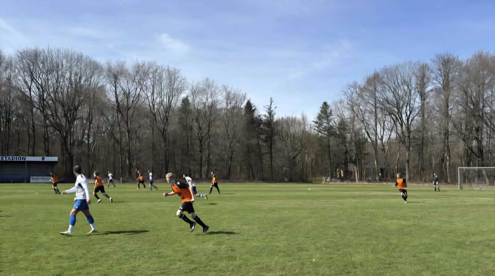 Helle FC serie 4 hentede en stærk 3-2 sejr på udebane mod Ansager.