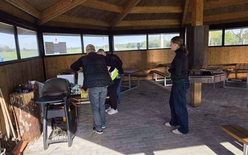 Årets Loppemarked på Krusbjerg Stadion: En dag med fællesskab, handel og stærke traditioner.