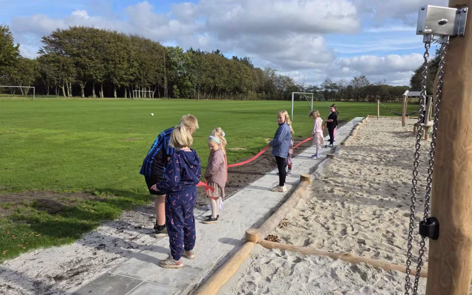 Ny legeplads indviet på Krusbjerg Stadion
