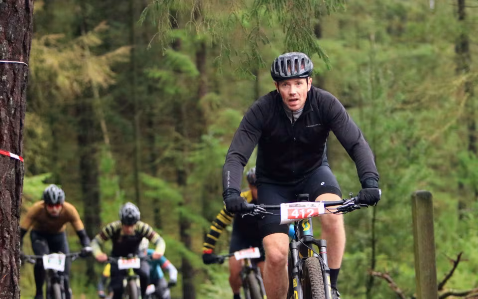 Mountainbike ryttere imponerede trods vådt vejr