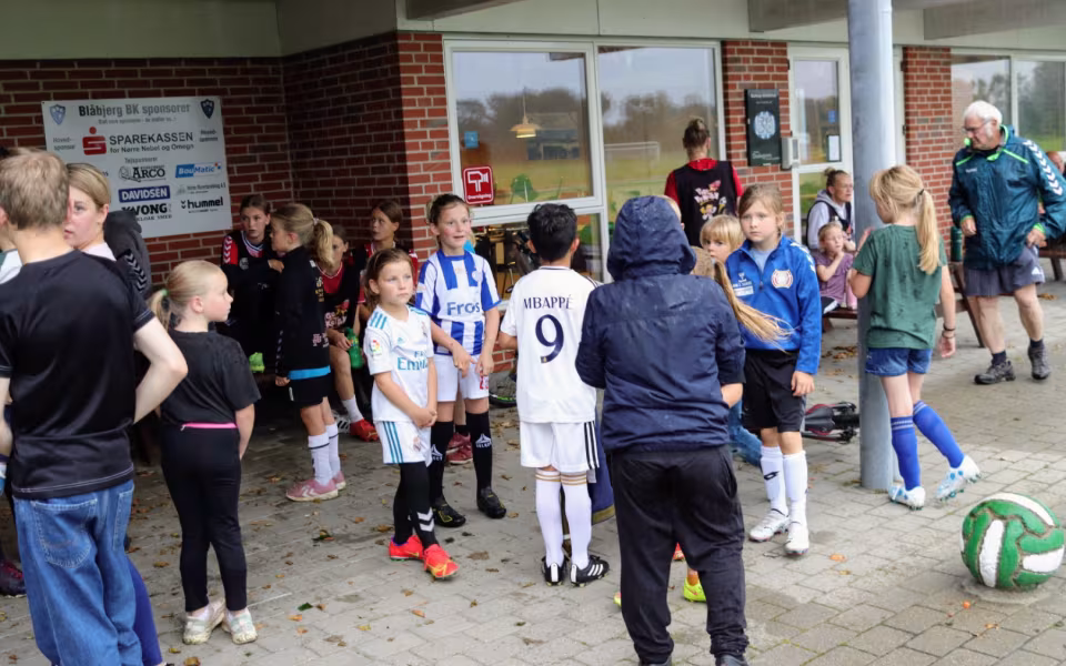 Pigeraketten landede  i Outrup Boldklub