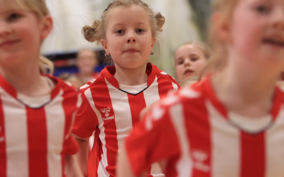 Forårsopvisning styrker integration i Outrup