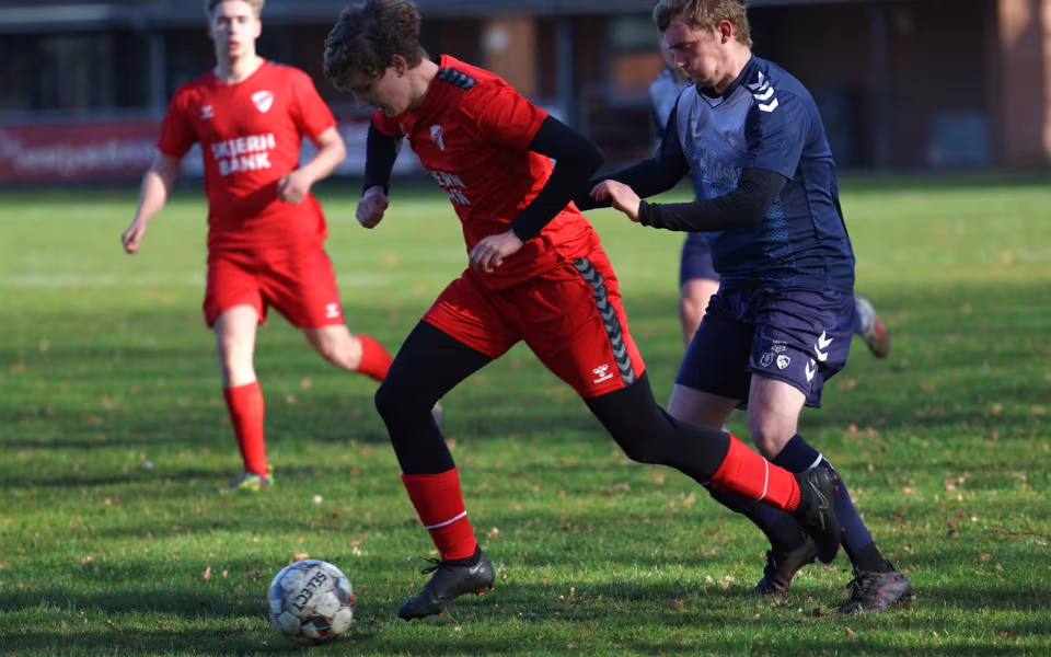 Fodbold Serie 3 herre Ølgod vandt hjemme 4-3 over HTS - Se billeder fra kampen.