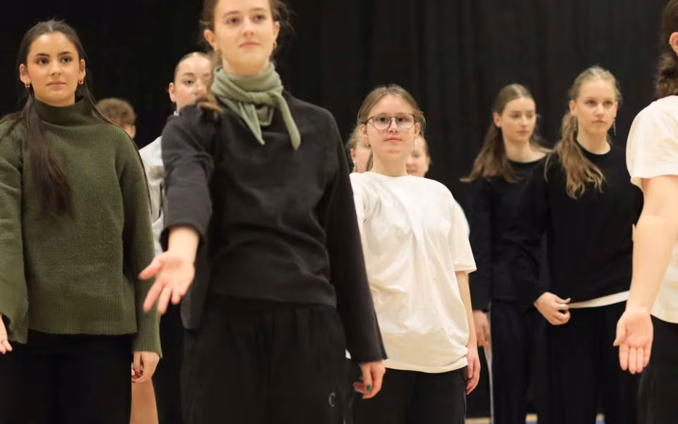 Forventningsfulde gymnaster gør klar