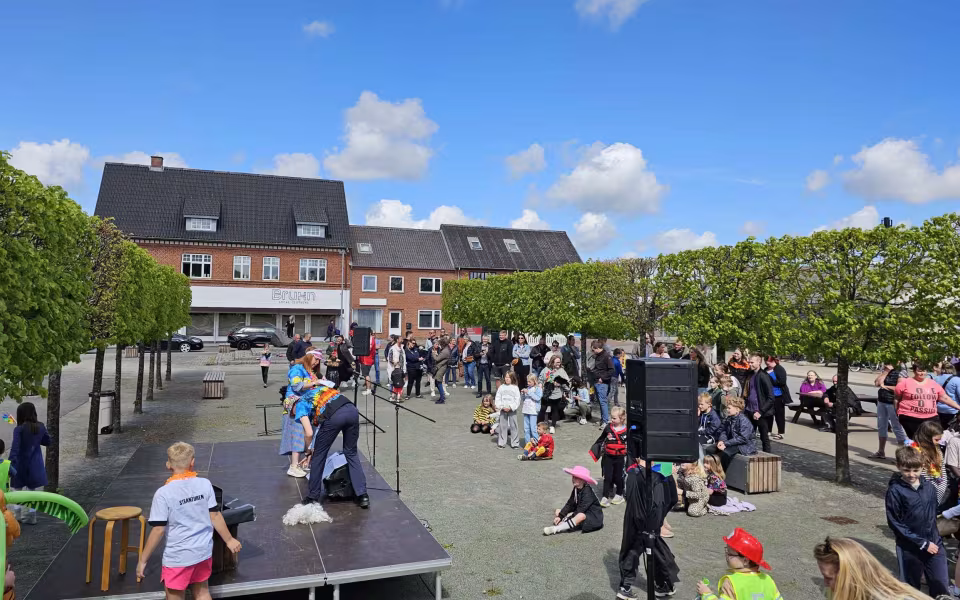 Tistrup Screaming Karneval. Billeder fra Børnehave, Plejehjem og Torvet.
