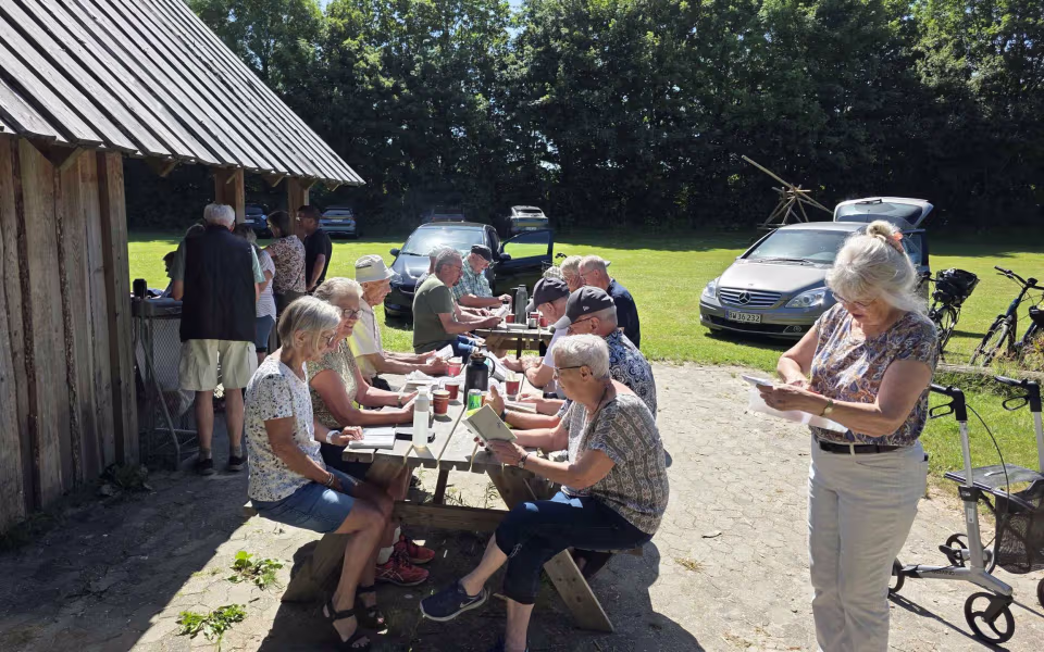 Fortiden spirede i bålhytten