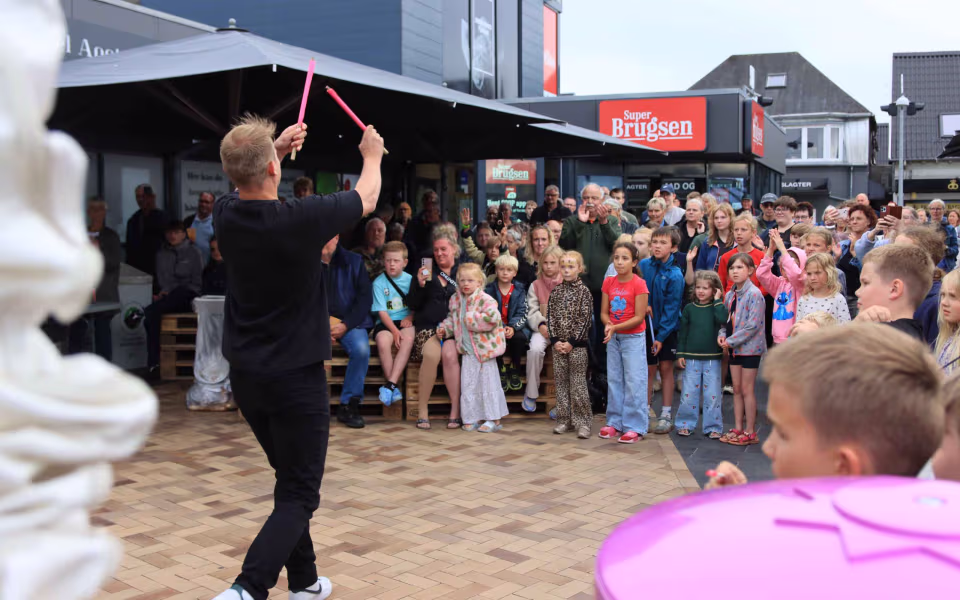 Sommeraften med rytmer i byen