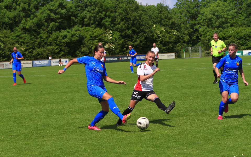 Varde kvinder taber til bundhold