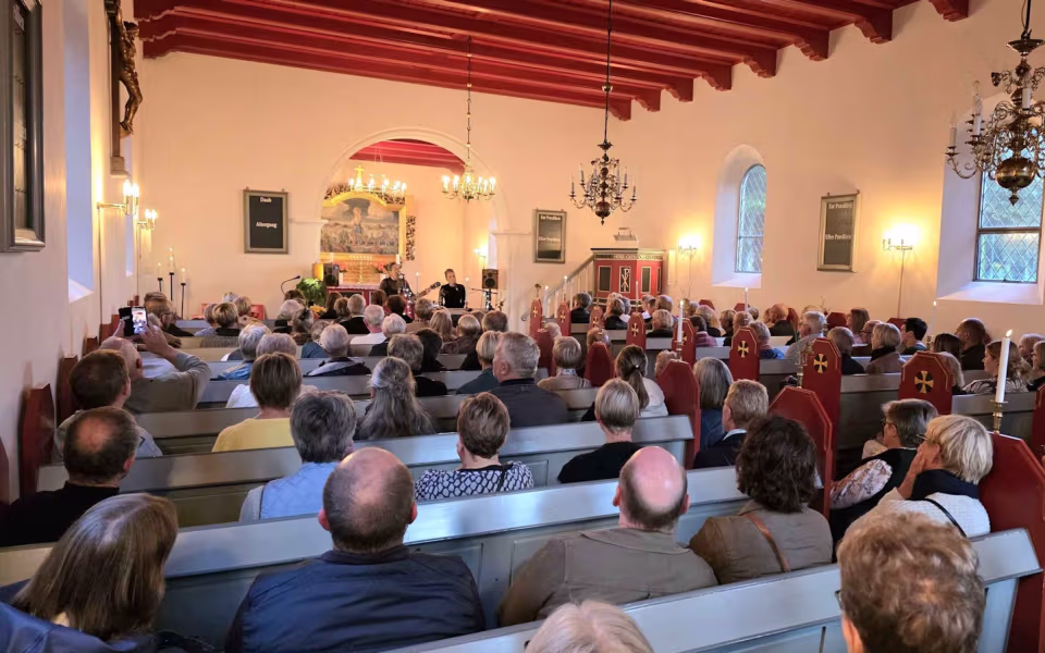 Billeder fra intim koncert med Mathilde Falch i Bejsnap Kirke