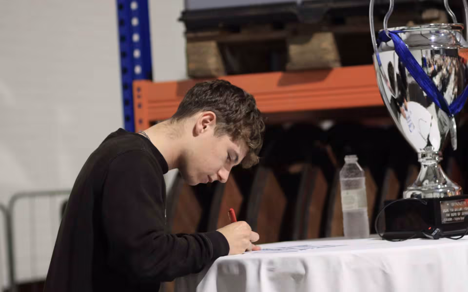 Verdensmester kastede glans over sponsoraften