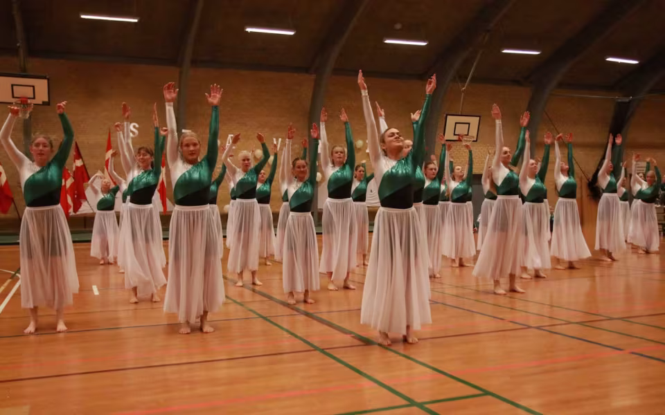 Seniorer fejrer gymnastik og fællesskab