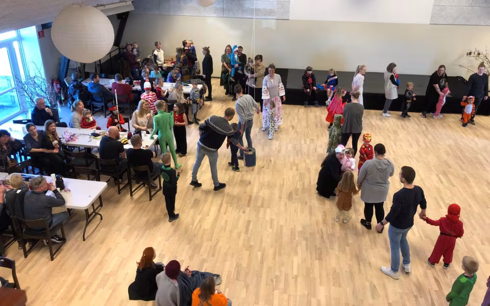 Stor fastelavnsfest i Skovlund kulturhus.