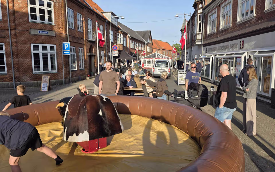 Cowboystemning og fællesskab ved Late Night i Ølgod. Se billeder fra aftenen.