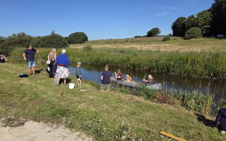 Billeder og film. "Varde Å dag" i Hodde 2025 – en dag fuld af liv og fællesskab.