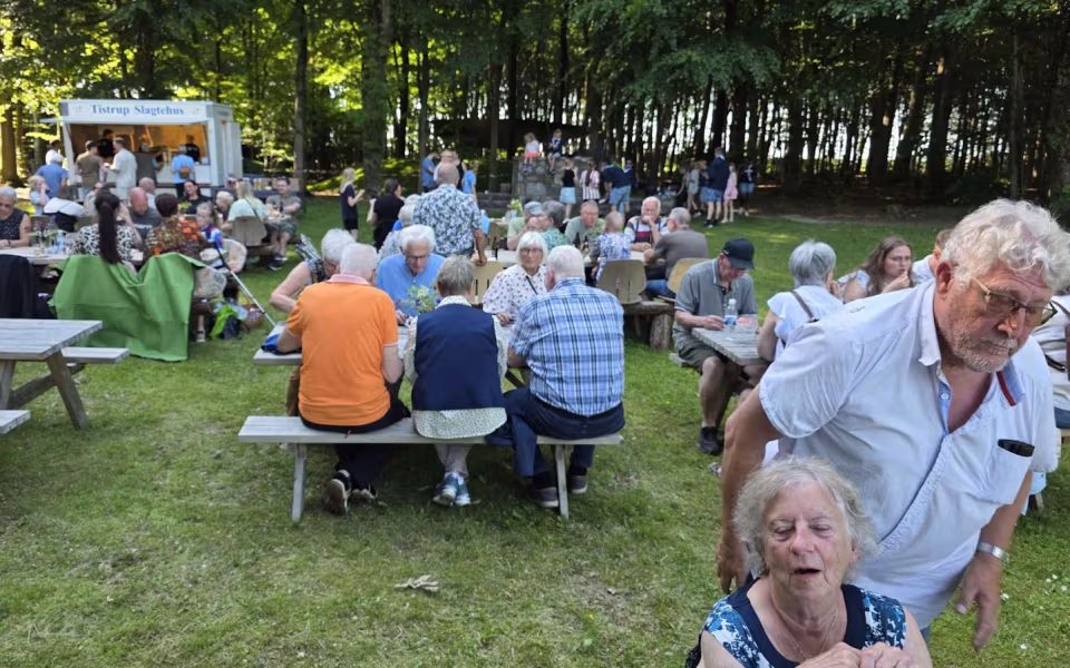 Filmklip og billeder fra Midsommerfest i Tistrup Anlæg