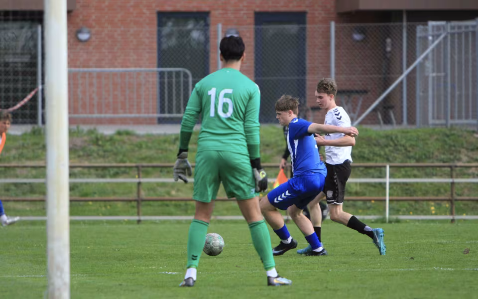 U19 vinder dramatisk lokalopgør
