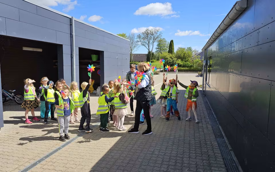 Tistrup Screaming Karneval. Billeder fra Børnehave, Plejehjem og Torvet.