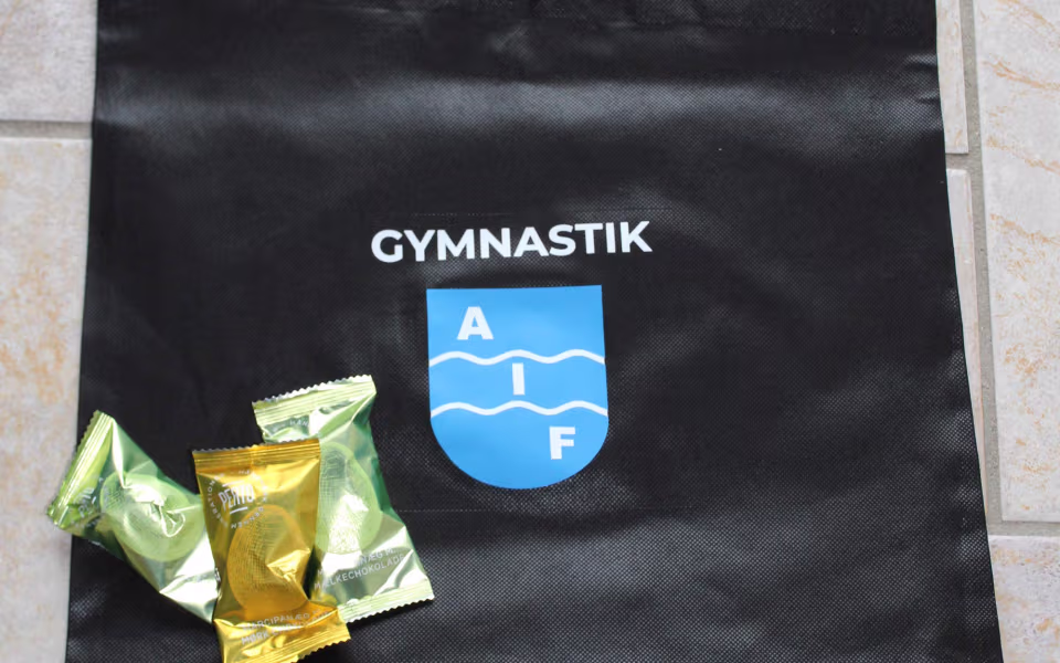 I år har vi fået lavet en gymnastikpose til børnene og en mulepose til de voksne medlemmer