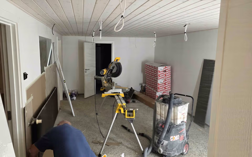 Færdig om en uge tid. Strellev Forsamlingshus er i gang med en omfattende renovering.