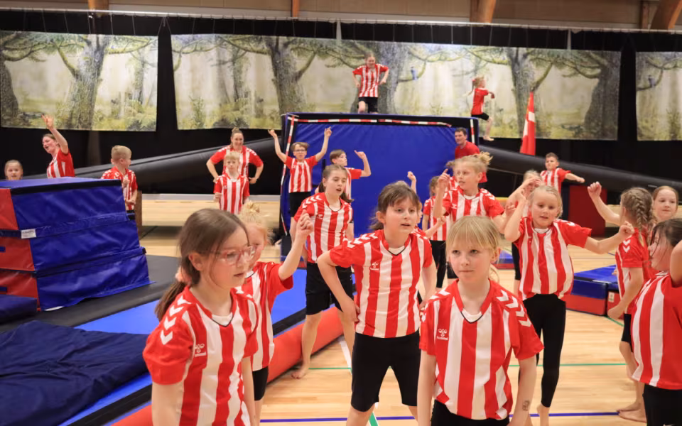 Forårsopvisning styrker integration i Outrup