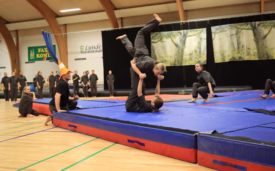 Forårsopvisning styrker integration i Outrup