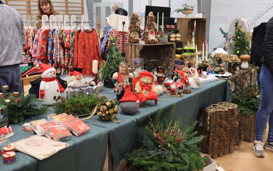 Julemarked samlede Billum i hallen