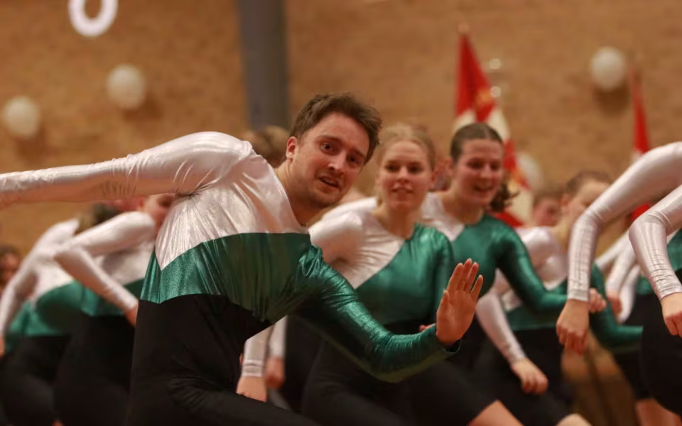 Seniorer fejrer gymnastik og fællesskab