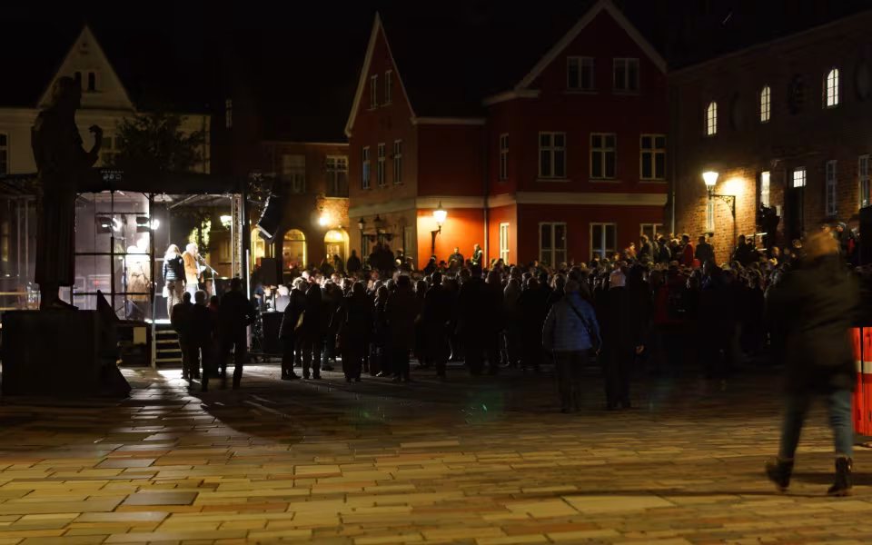 Indtryk fra førstedagen på folkemødet i Ribe i anledning af 500 året for revolutionen.