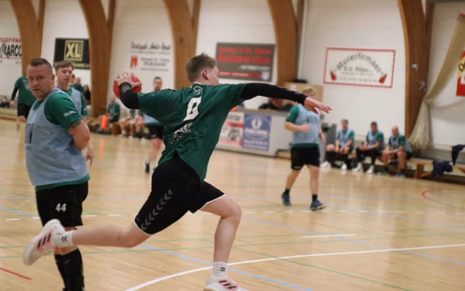 Blåbjerg HK Serie 2  triumferer i topkamp