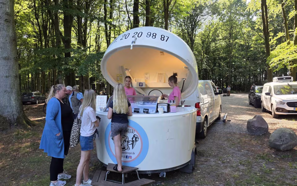 Filmklip og billeder fra Midsommerfest i Tistrup Anlæg
