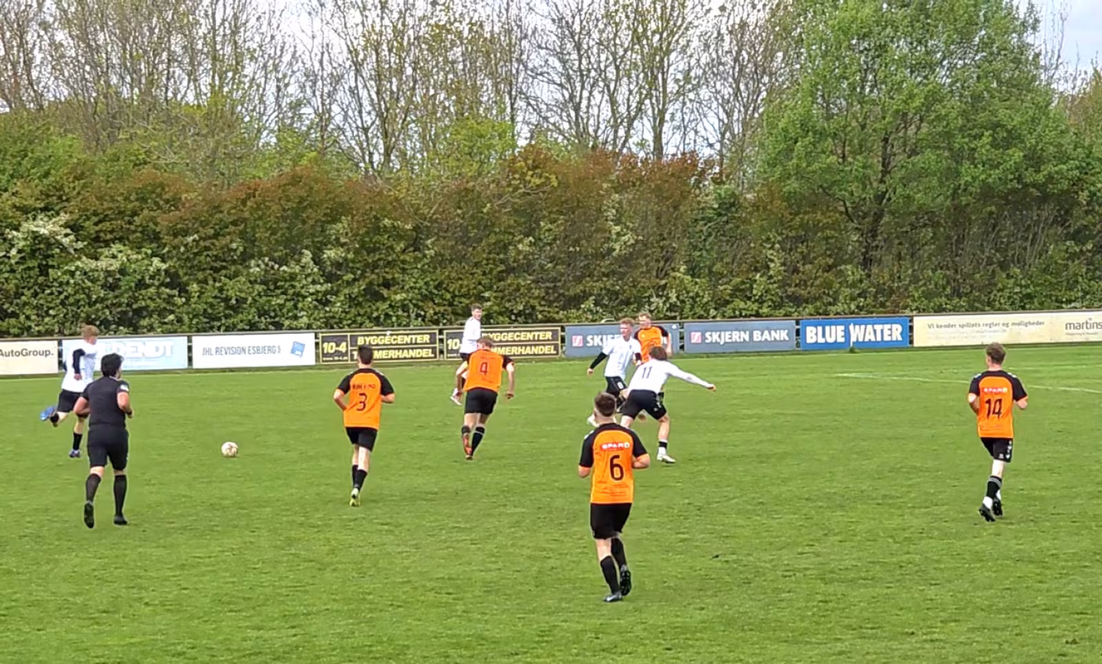 Kampreferat serie 1 fodbold:  Varde IF - Helle FC 2-2 - Se filmklip med de 4 mål