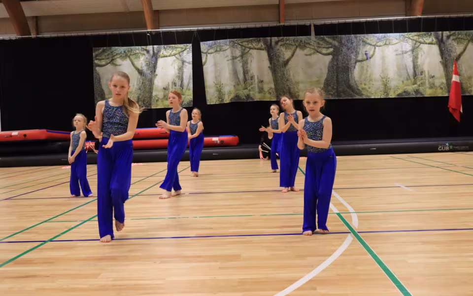 Forårsopvisning styrker integration i Outrup