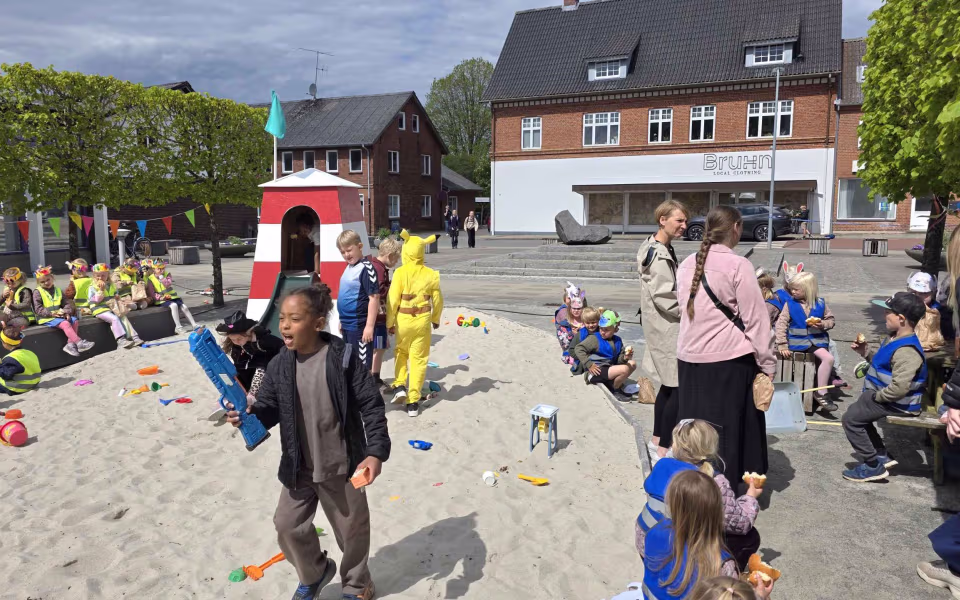 Stor deltagelse til Tistrup Screaming Carneval på torvet - Se de mange billeder