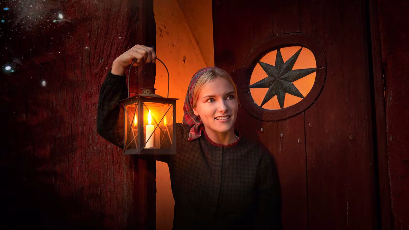 Julen i Den Gamle By er en skildring af julens historie og den måde, vi har fejret julen på de seneste 400 år i de julepyntede historiske huse.