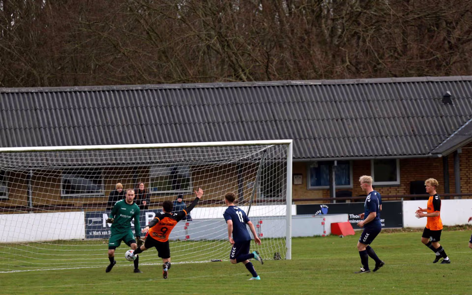 Fodbold serie 4. HTS – Helle FC 0-3 på Tistrup stadion