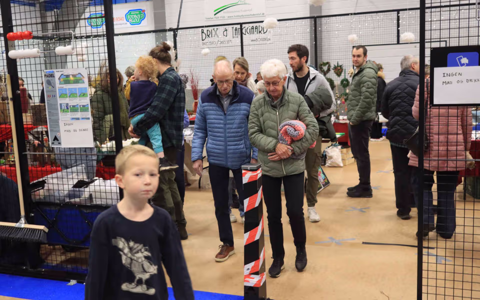 Julemarked samlede Billum i hallen