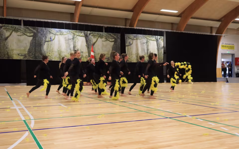 Forårsopvisning styrker integration i Outrup