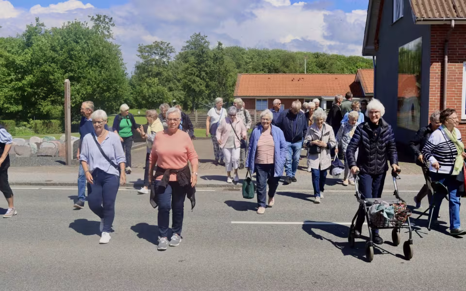Seniorfest med rundtur og hyldestindslag