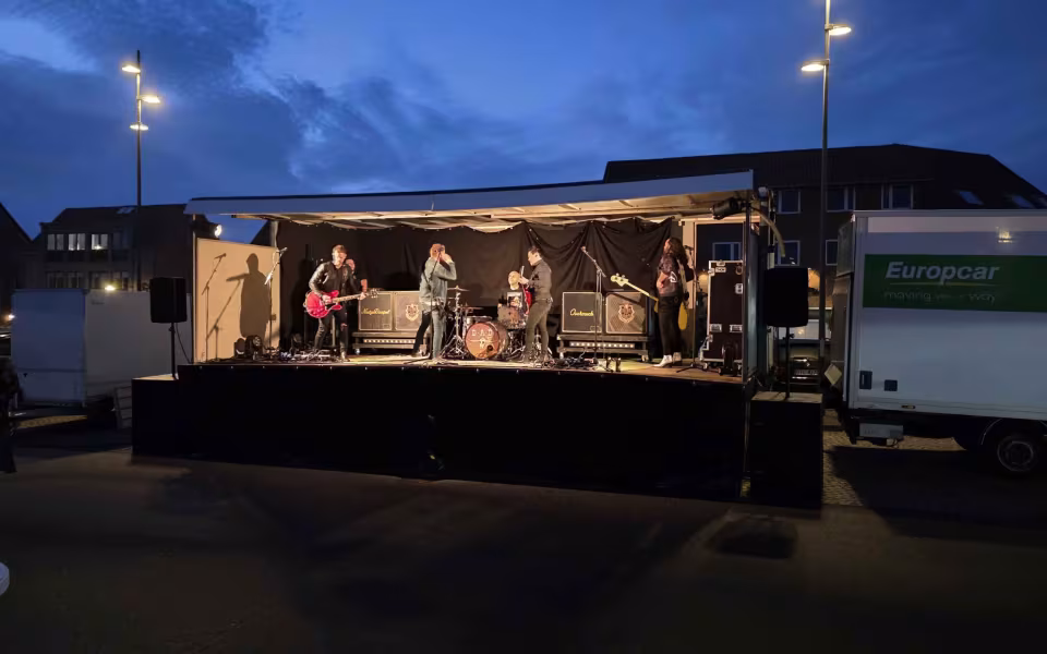 Regnen stoppede ikke sensommerens Late Night i Ølgod - Se billeder
