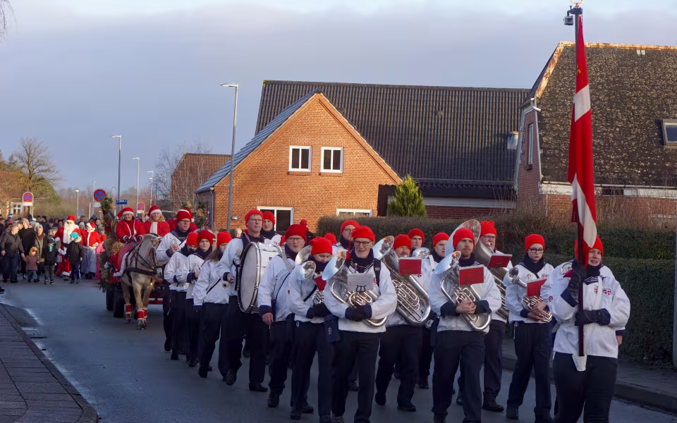 Juleoptog med FDF-orkester i front