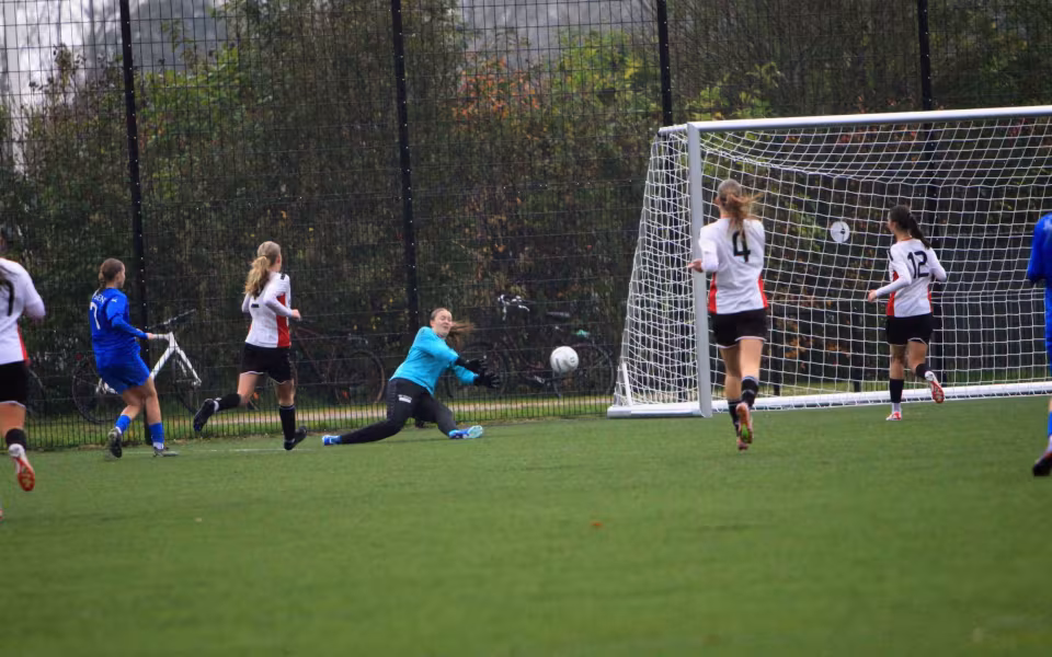 Varde IF U-16 Piger tabte hjemmekampe i regn
