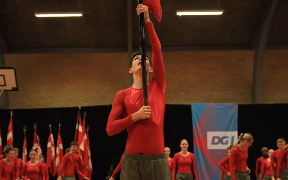 Farverig opvisning lyser Sportspark op