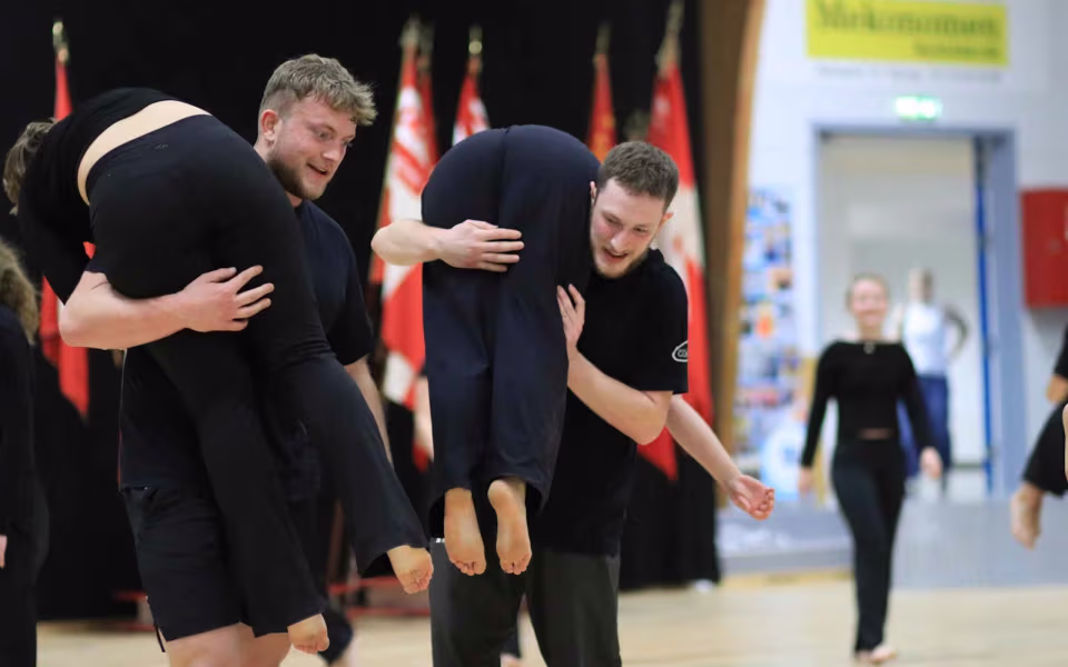 Julegymnastik samler fuldt hus