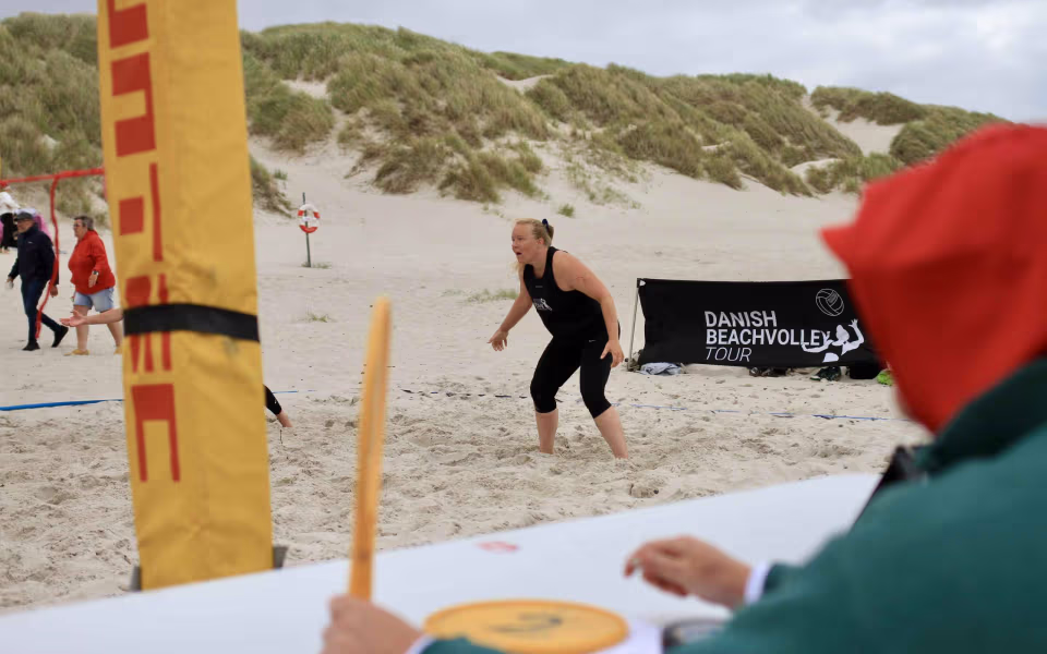 Vestenvinden udfordrer beachvolley-eliten
