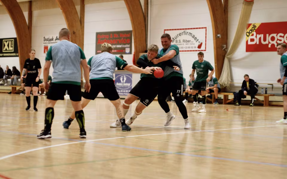 Blåbjerg HK Serie 2  triumferer i topkamp