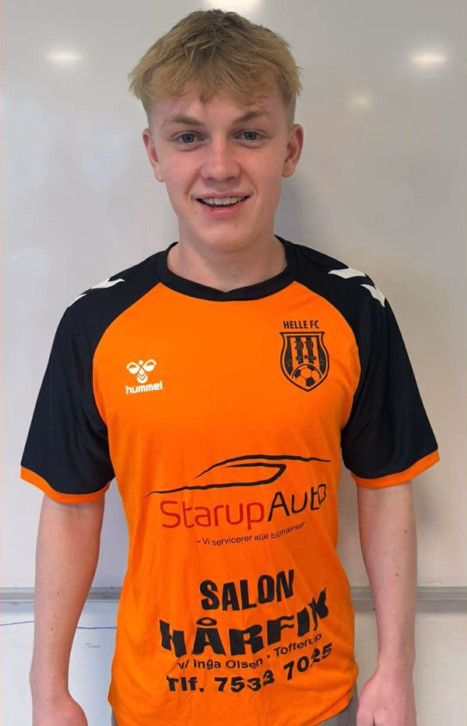 Fodbold serie 2. Topopgør mellem nr. 1 og nr. 2 – og Helle FC viste klassen!  Se klip fra første halvleg.