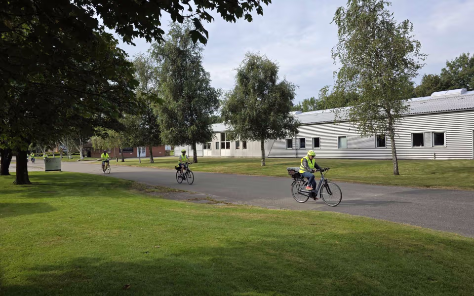 Tistrup Cykler Sammen på smagfuldt besøg hos Mums Kager i Skovlund