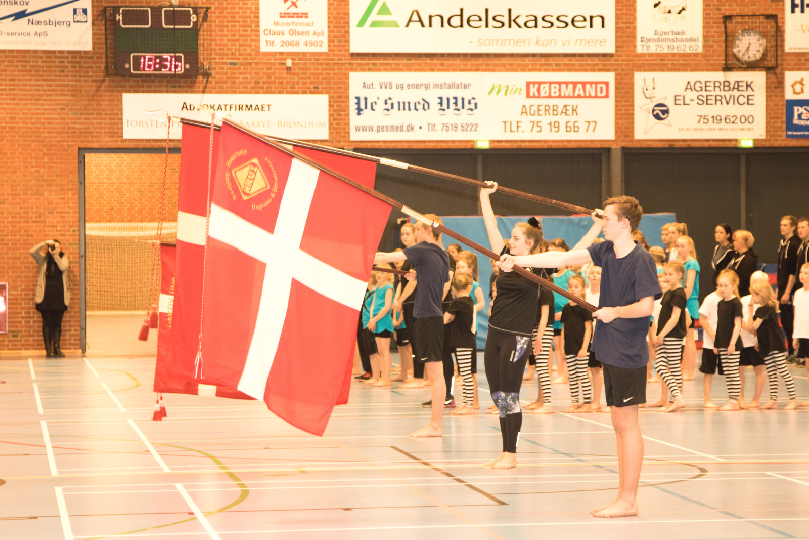 Gymnastikopvisning NRUI i Helle Hallen