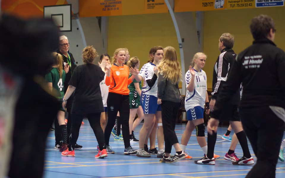 Ansager U14 håndboldpiger Ansager vandt 10-7 mod Varde HK